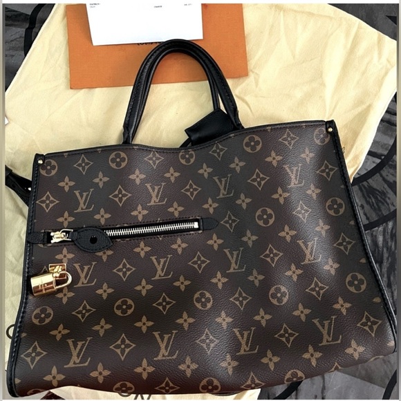 Louis Vuitton Popincourt MM Pristine Condition Authenticated EUC - Picture 5 of 16